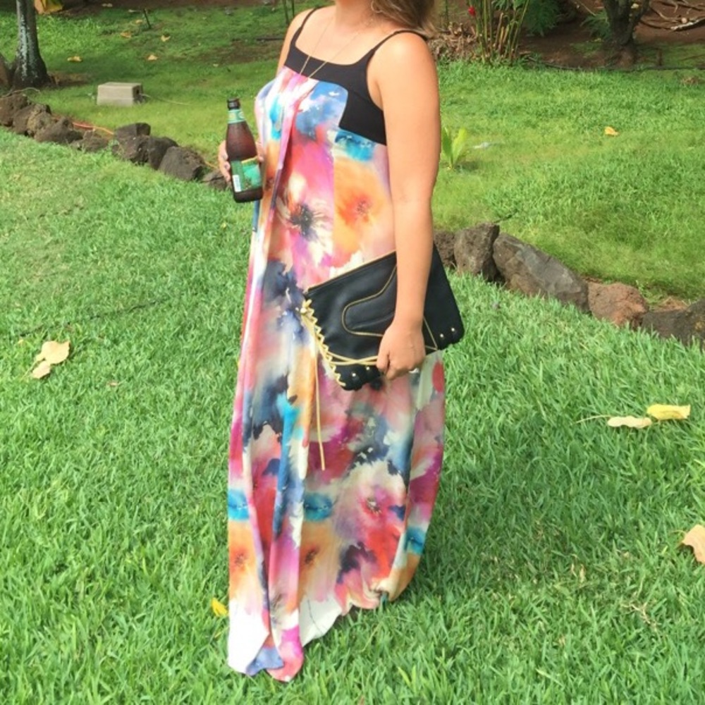 Worn once, perfect summertime maxi dress with adjustable straps.